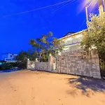 Eleni - Ground Floor Open Plan Apartamento *