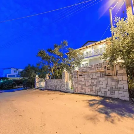 Eleni - Ground Floor Open Plan Apartment *
