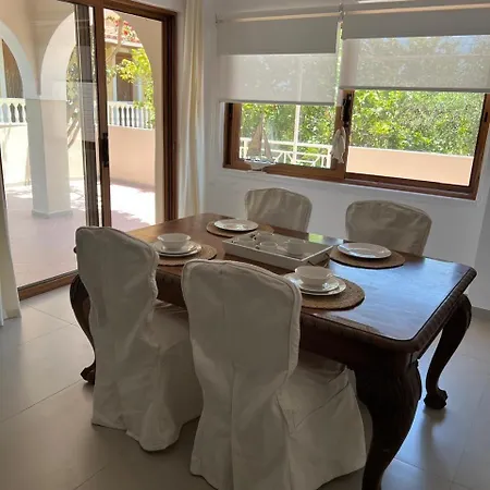 Eleni - Ground Floor Open Plan Apartamento *